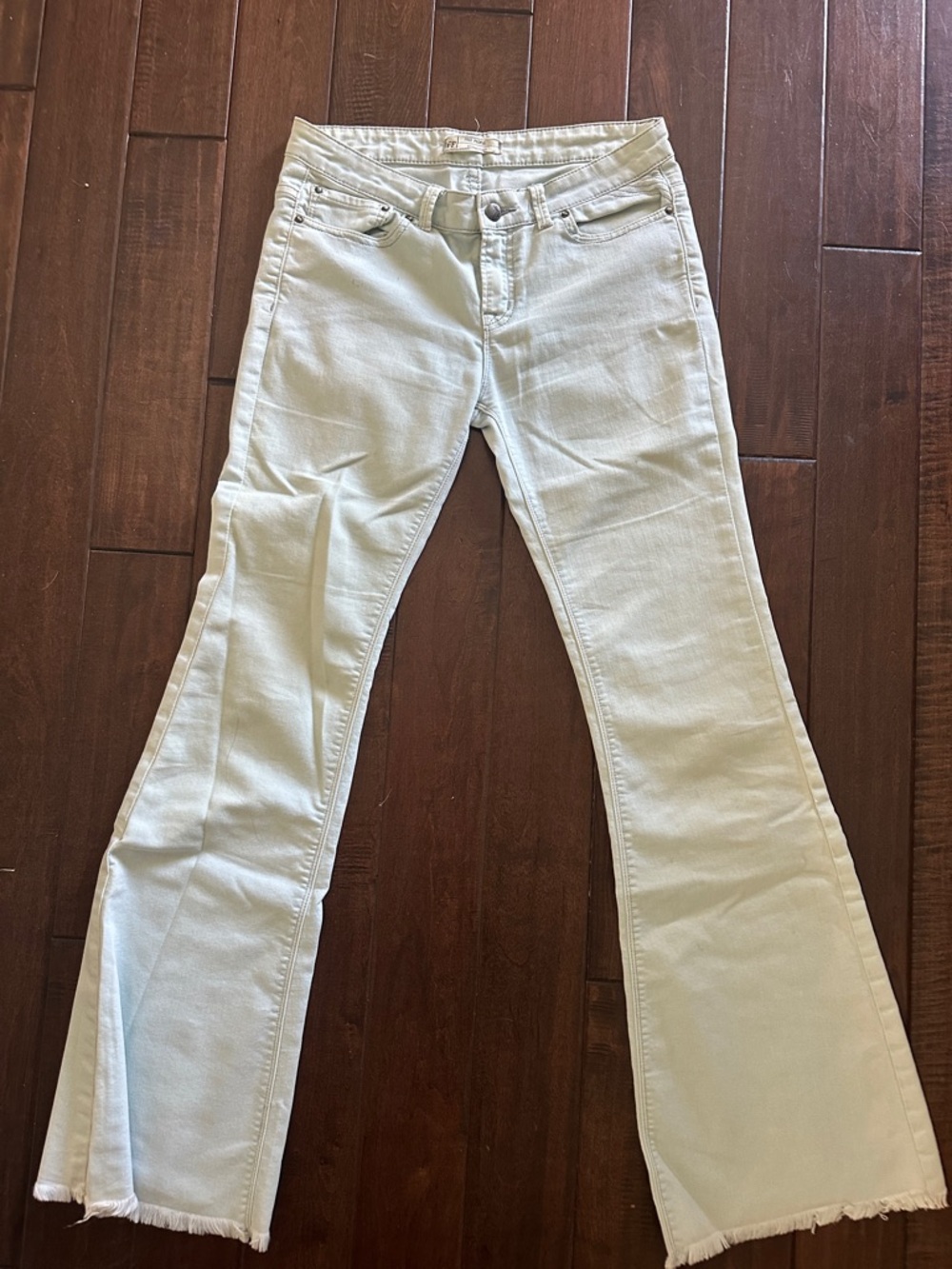 Free People Low rise, pale blue Flared Jeans. Size 28